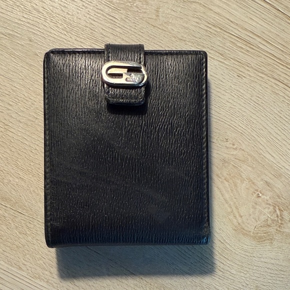 Vintage Gucci Black Leather Wallet with Silver Clasp - Picture 1 of 16